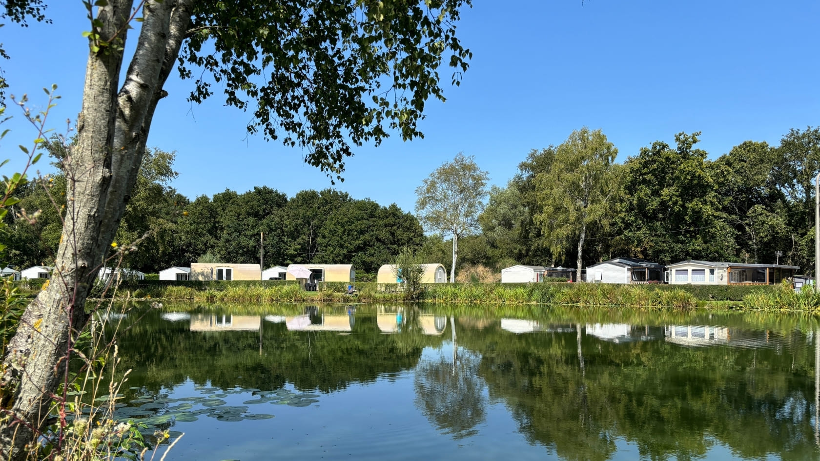 Accommodation with fishing ponds near St Omer