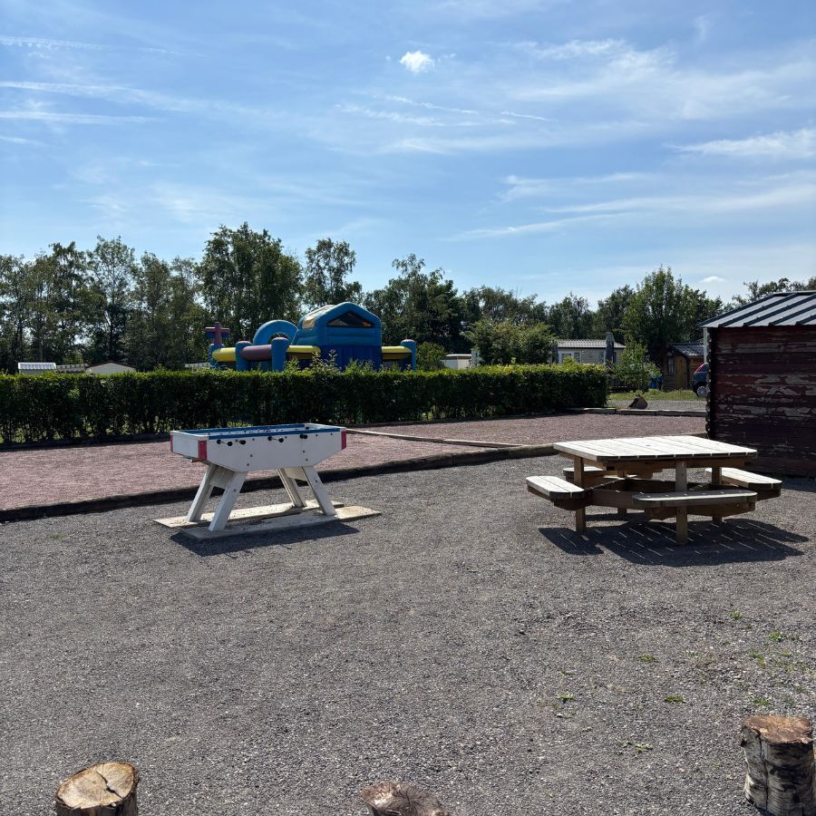 camping avec aire de jeux enfant : table ping-pong