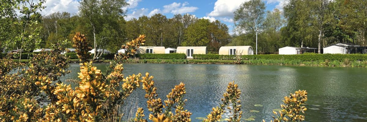 hébergement insolite à louer au bord de l'eau sur Helfaut dans le Pas-de-Calais